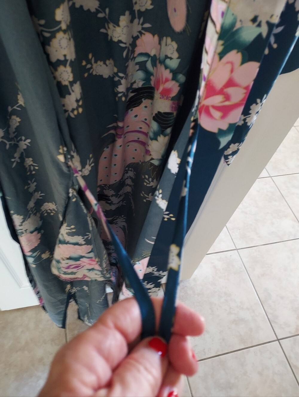 Kim + Ono Long Royal Blue Floral Satin Kimono Robe / Like New - Picture 8 of 9
